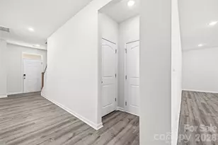 7024 Maple Run Cir, Charlotte, NC 28215 - Photo 15