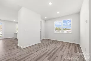 7024 Maple Run Cir, Charlotte, NC 28215 - Photo 9