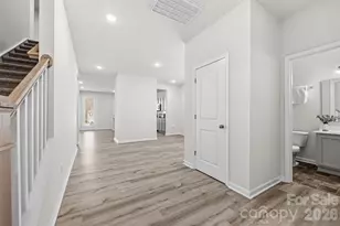 7024 Maple Run Cir, Charlotte, NC 28215 - Photo 5