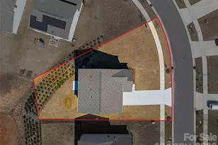 7024 Maple Run Cir, Charlotte, NC 28215 - Photo 45