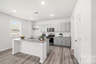 7024 Maple Run Cir, Charlotte, NC 28215 - Photo 11