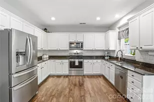 8606 Driscoll Ct, Charlotte, NC 28269 - Photo 9