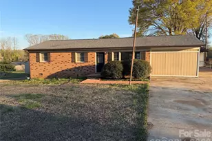 2205 Brookneal Dr, Gastonia, NC 28054 - Photo 5