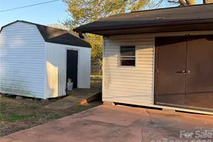 2205 Brookneal Dr, Gastonia, NC 28054 - Photo 9