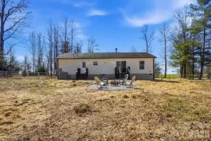 17 Windy Acres Dr, Hendersonville, NC 28792 - Photo 5