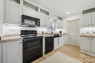 17 Windy Acres Dr, Hendersonville, NC 28792 - Photo 9