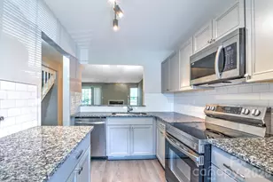 6129 Windsor Gate Ln, Charlotte, NC 28215 - Photo 1