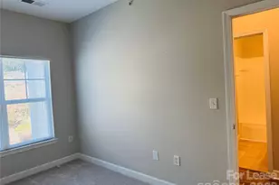 9823 Hyde Glen Ct, Charlotte, NC 28262 - Photo 17