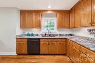 208 Deerfield Dr, Mount Holly, NC 28120 - Photo 17