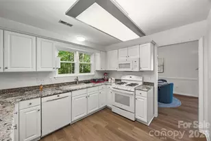 8607 Piccone Brook Ln, Charlotte, NC 28216 - Photo 11