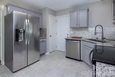 9811 Sweet Plum Drive, Charlotte, NC 28215 - Photo 7