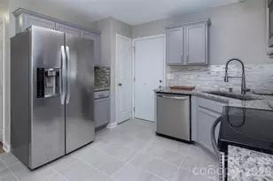 9811 Sweet Plum Dr, Charlotte, NC 28215 - Photo 7