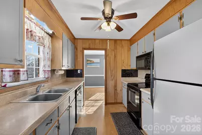 708 Wilmore Street NE, Lenoir, NC 28645 - Photo 11