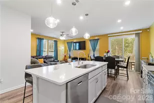 8032 Overmeadow Ln, Charlotte, NC 28269 - Photo 11