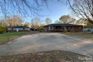 154 Lovelace Rd, Forest City, NC 28043 - Photo 3