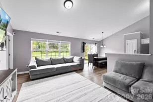 727 Almora Dr, Charlotte, NC 28216 - Photo 7