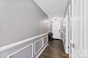 727 Almora Dr, Charlotte, NC 28216 - Photo 5