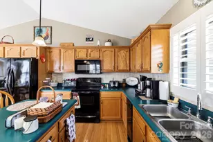 1489 Round Mountain Rd, Brevard, NC 28712 - Photo 11