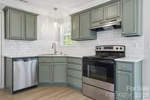 10122 Northwoods Forest Dr, Charlotte, NC 28214 - Photo 3