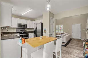 5504 Waverly Lynn Ln, Charlotte, NC 28269 - Photo 11