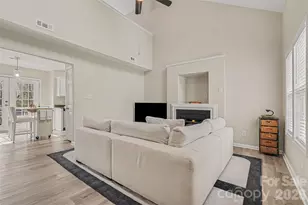 5504 Waverly Lynn Ln, Charlotte, NC 28269 - Photo 7