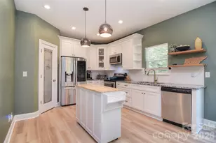 1021 Vickie Ln, Matthews, NC 28104 - Photo 15