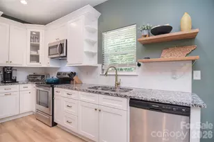 1021 Vickie Ln, Matthews, NC 28104 - Photo 17