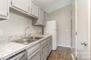 6165 Meadow Rose Ln, Charlotte, NC 28215 - Photo 9