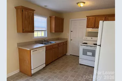 86 34th Avenue NW, Hickory, NC 28601 - Photo 5