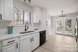 6722 Stillmeadow Dr, Charlotte, NC 28277 - Photo 3