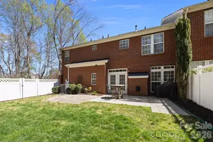 10400 Berkeley Woods Ln, Charlotte, NC 28277 - Photo 3