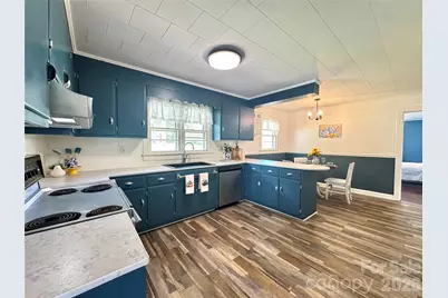 848 Meadowood Drive NE, Lenoir, NC 28645 - Photo 3