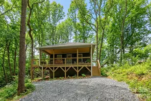 137 E Arbutus Tr, Hendersonville, NC 28792 - Photo 3