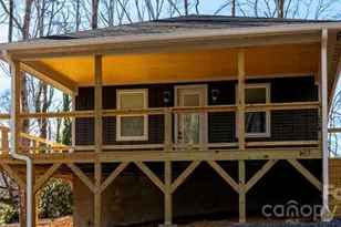 137 E Arbutus Tr, Hendersonville, NC 28792 - Photo 3