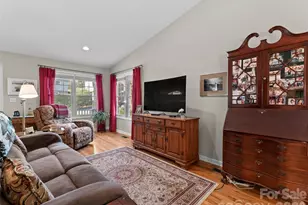 40 Spring Village Ln, Hendersonville, NC 28739 - Photo 9