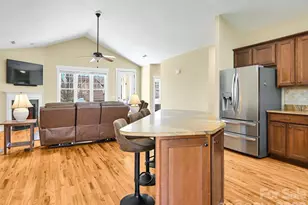 24 Creekside View Dr, Asheville, NC 28804 - Photo 9