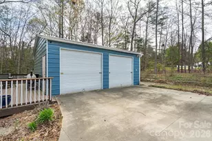 1122 Pine Knot Ct, Clover, SC 29710 - Photo 5