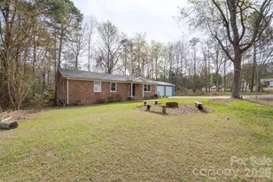 1122 Pine Knot Ct, Clover, SC 29710 - Photo 3