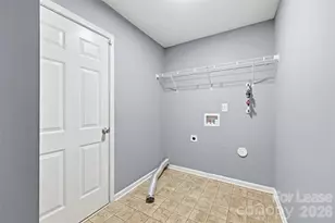 3911 Hathaway Hills Dr, Charlotte, NC 28214 - Photo 9