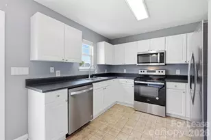 3911 Hathaway Hills Dr, Charlotte, NC 28214 - Photo 5