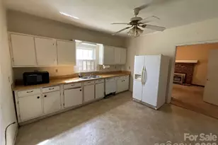 416 W Liberty St, Winnsboro, SC 29180 - Photo 9