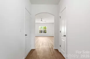 9104 Maidenhair Ct, Charlotte, NC 28215 - Photo 5