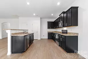 9104 Maidenhair Ct, Charlotte, NC 28215 - Photo 17