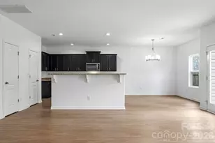 9104 Maidenhair Ct, Charlotte, NC 28215 - Photo 19