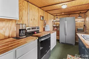 138 Robert Phillips Rd, Bakersville, NC 28705 - Photo 11