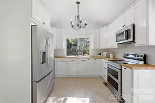 6017 Caroline Dr, Matthews, NC 28104 - Photo 9