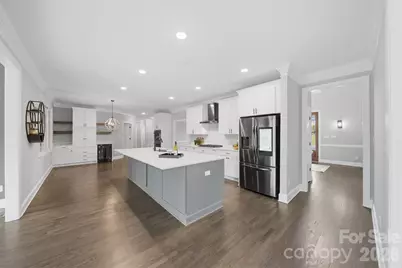 3916 2nd Street Drive NW, Hickory, NC 28601 - Photo 3