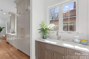 154 N Canterbury Rd, Charlotte, NC 28211 - Photo 19