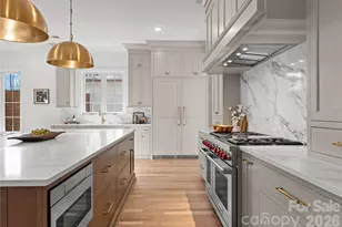 154 N Canterbury Rd, Charlotte, NC 28211 - Photo 25