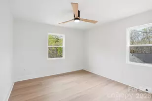 2011 E Barden Rd, Charlotte, NC 28226 - Photo 37